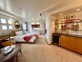 Hale Mele 2 with Panoramic Golf Course View, private Pool, Hot Tub, Golf Cart and E-Bikes - Waikoloa - 4