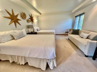 Hale Mele 2 with Panoramic Golf Course View, private Pool, Hot Tub, Golf Cart and E-Bikes - Waikoloa - 2