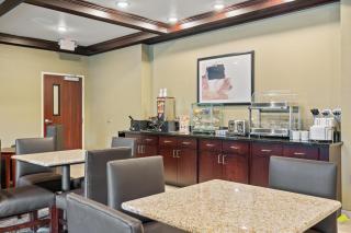 Cobblestone Hotel & Suites - Alpine - Alpine - 1