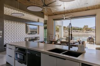 Vanguard by Fieldtrip 5 Bd Private Luxury with Infinity Pool Game Room - Yucca Valley - 4