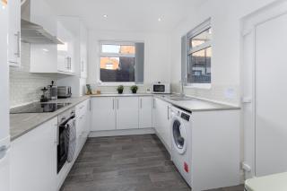 Cowley House - Air Host & Stay - Sleeps 7 - Liverpool - 4