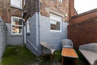 Cowley House - Air Host & Stay - Sleeps 7 - Liverpool - 2