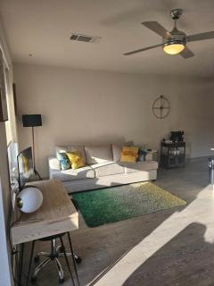 Beautiful Condo on Riverwalk w King Ste free parking pet friendly Centrally Located - San Antonio - 7