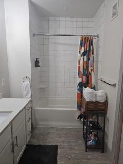 Beautiful Condo on Riverwalk w King Ste free parking pet friendly Centrally Located - 5