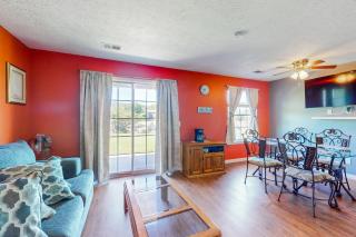 Rolling Hills Retreat - Branson - 4