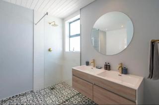 Stunning House in Constantia - 1