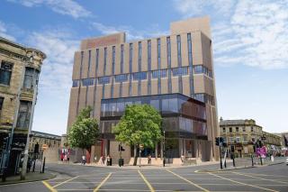 High Point 2 Bed Apartment - Bradford - 9