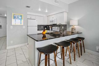 Luxury 8th Floor 1 BR Condo Direct Oceanfront Wyndham Ocean Walk Resort Daytona Beach | 808 - Daytona Beach - 3