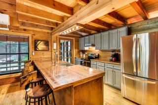 The Cabin at Dukes Creek with Fire Pit and Hot Tub! - Sautee Nacoochee - 4