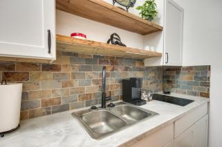 Modern Greenwood Studio Less Than 1 Mi to Downtown! - Greenwood - 3