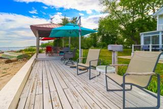 Great Lake Erie Getaway with Hot Tub and Private Beach - 9