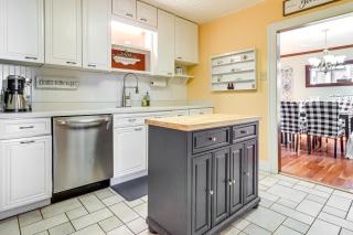 Great Lake Erie Getaway with Hot Tub and Private Beach - 5