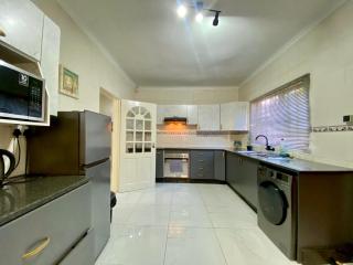 Central Gabs Oasis: 2BR-Retreat - Gaborone - 8