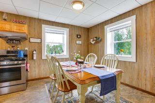 Charming Stone Cottage in Marion with Fire Pit! - - 3