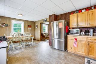 Charming Stone Cottage in Marion with Fire Pit! - - 1