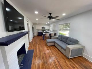 Charming Family Retreat - 0