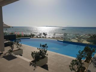 Paralia Luxury Suites - Agios Stefanos - 3