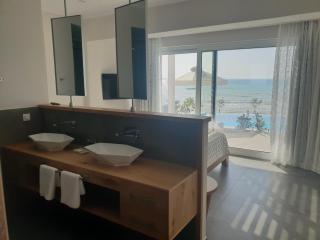 Paralia Luxury Suites - 2
