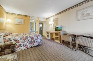 Camelot Inn - 2