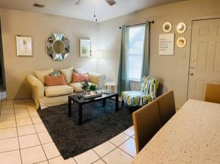 Retro Place - 2 bedroom & 1 bathroom - GREAT VALUE - Eagle Pass - 4