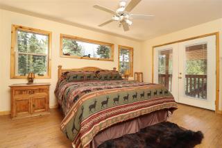 Cabin On The Rocks - Duck Creek Village - 2