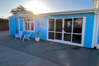 T Two Salty Shack - right across from the beach! - 0