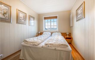Gorgeous Home In Hundeidvik - 9