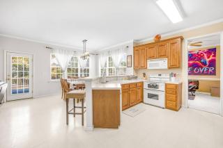 Chelsea's Fun House-University Area! - 6