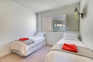 Azure Bliss luxe with water views walk to beach - Safety Beach - 2