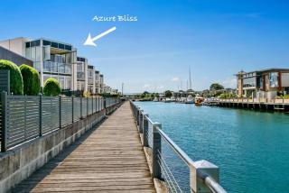 Azure Bliss - Majestic Apartment on the Water - 6