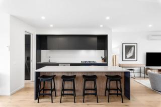 Anchorage Villa - Chic, Pet Friendly by Marina - 4