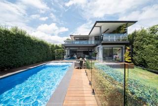 Byron by the Beach - Luxe, Heated Pool, Spa, Water views, Walk to Beach - Mount Martha - 0