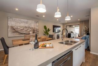 Casa de Praia - Luxe by the Bay with Heated Pool - 7