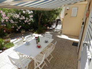 Maison de Plain-Pied à Gruissan - T3 Confortable, 200m Plage, Terrasse Fleurie, Parking Privé, 4-6 Pers - FR-1-796-17 - Gruissan - 0