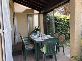 **Gruissan : Villa Climatisée, 6 Pers, Piscine, Accès Direct Plage, Parking, Commerces Proches** - FR-1-796-53 - Gruissan - 6