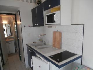 **Gruissan : Villa Climatisée, 6 Pers, Piscine, Accès Direct Plage, Parking, Commerces Proches** - FR-1-796-53 - Gruissan - 3