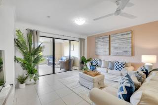 Relaxed Coastal Charm - A Stylish Resort-style Haven - Cairns North - 1