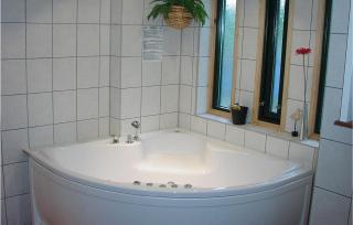 5 Bedroom Amazing Home In Kvinlog - 1