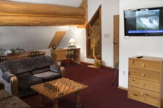 Northern Rockies Lodge - Muncho Lake - 4