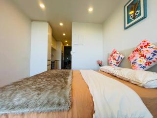 Nice Studio with High-rise view - Auckland - 6