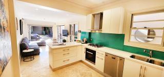 Beautiful Terrace Home Close to Disney Studios - 9