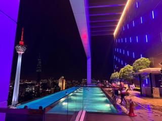 The Platinum KLCC by Moonlight - Kuala Lumpur - 1