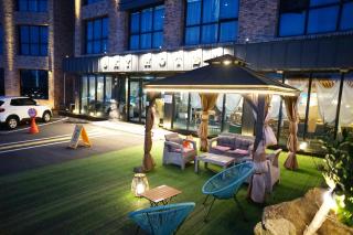 Sky Hotel - Jeju - 1