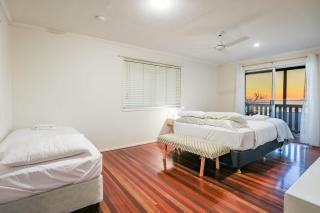Seaview - Charming Two-Bedroom Home with Stunning Views of the Historic Bay of 1770 - Seventeen Seventy - 7