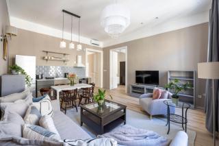 Charming Central Dream Home & Retreat by Prestige Homes - Budapest - 9