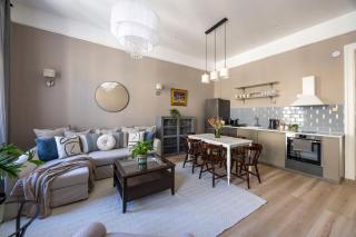 Charming Central Dream Home & Retreat by Prestige Homes - 8