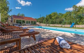 Gorgeous Home In Knin With Kitchen - Razvala - 0