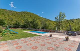 Gorgeous Home In Knin With Kitchen - Razvala - 1