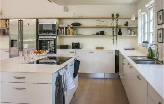 Lovely Home In Nexø With Wifi - 5