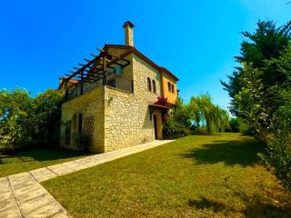 Comfort villa with garden and view - 1